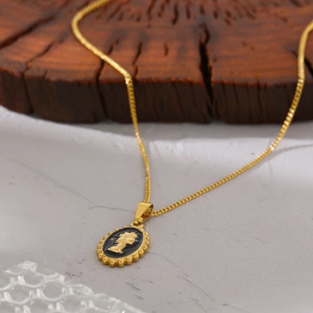 ▪️18K gold plated face profile necklace